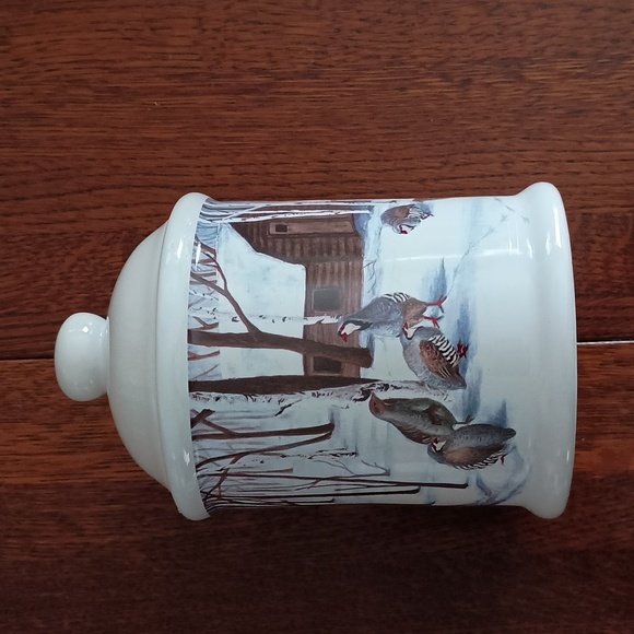 Field & Stream Ceramic Collectable Winter Scene Crock Outdoor Adventure Canister - Picture 2 of 5